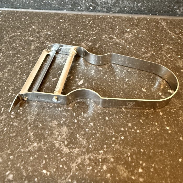 Dongiallo Limoncello dunschiller hoefijzer model voor citrus schillen en cocktail garnering